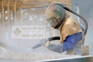 phun cát kim loại